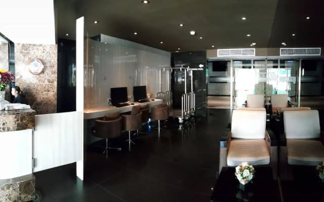 Serenotel Pattaya Beach Front - photo 2