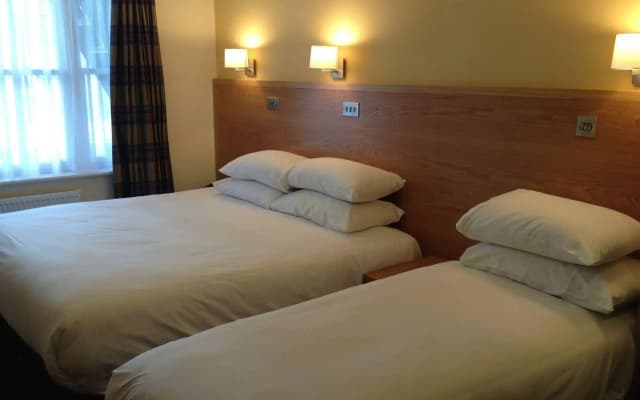 Regency Hotel Parkside - photo 2