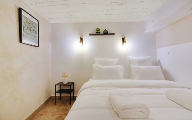 Charming Appt- 4p/1br- in the Heart of the Marais - photo 2