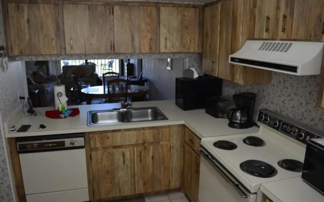 Beautiful 2 Bedroom 2 Bath Condominium - photo 5