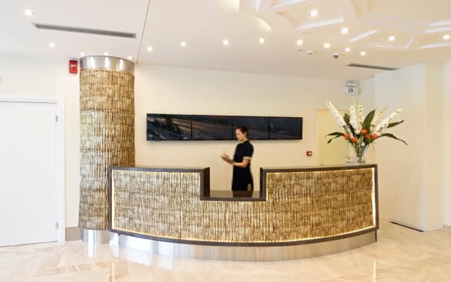 Athens Avenue Hotel - photo 2