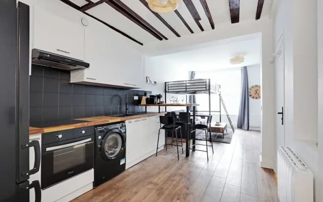 Spacious Studio in Cute Neighborhood - photo 2