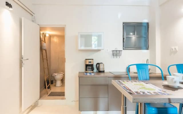Stylish and Spacious Koukaki Apartment by Cloudkeys - photo 2
