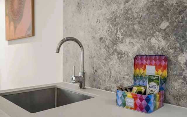 Chic 1-bed South Melbourne Unit With Pool & Gym - photo 5