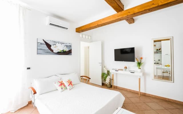 Florence Liona Apartments - photo 3