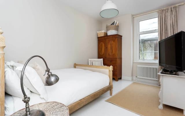Chic Interiors near Streatham Common - photo 4