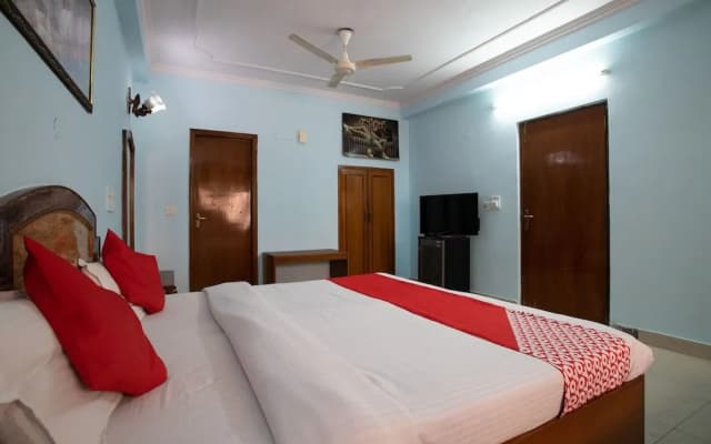 OYO 43687 Golden Deluxe Hotel - photo 4