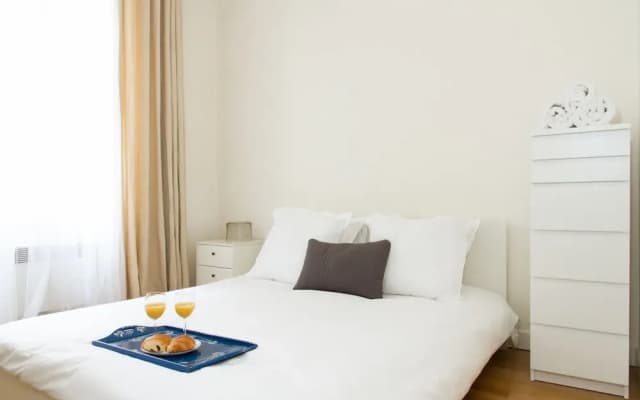 Saint Michel - Cluny Area Apartment - photo 2
