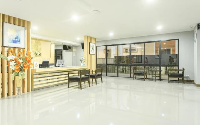Chanapat Hotel - photo 2