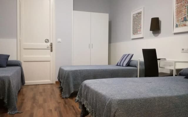 Hostal Lesseps - photo 4