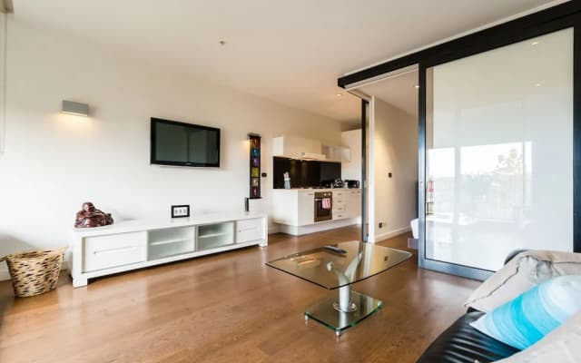 Cleo, 1BDR St Kilda Apartment - photo 5
