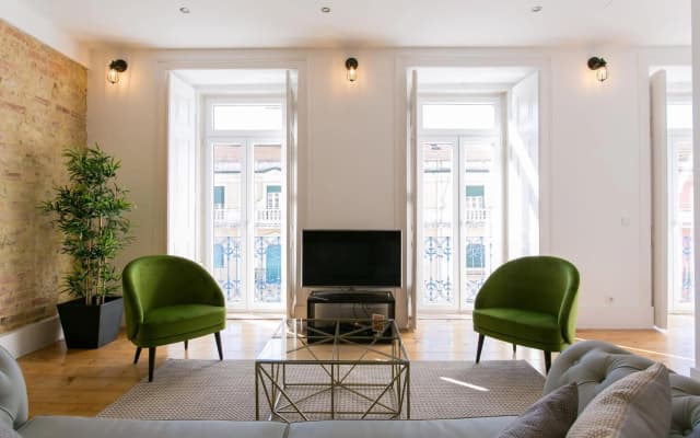 JOIVY Gorgeous 3BR home w/balcony nearby Time Out Market - photo 4