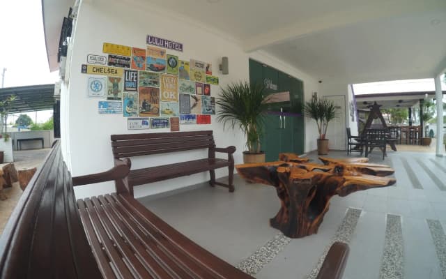 Lulu Hotel - photo 2