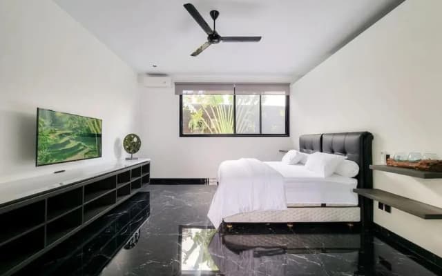 BRAND NEW Luxurious 5 Bedroom Villa with Exotic View - photo 4
