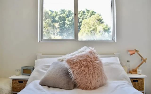 Bright and Open 2 Bedroom Bondi Flat - photo 2