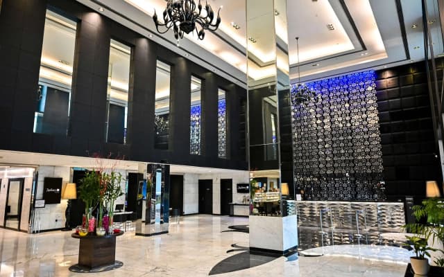 Radisson Blu Hotel New Delhi Paschim Vihar - photo 2