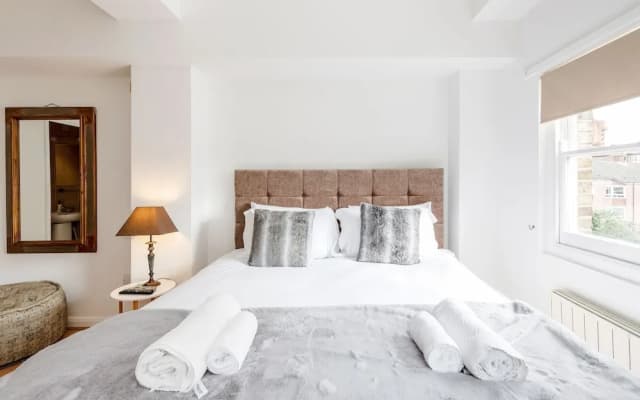 Kings Road Apartments - photo 3