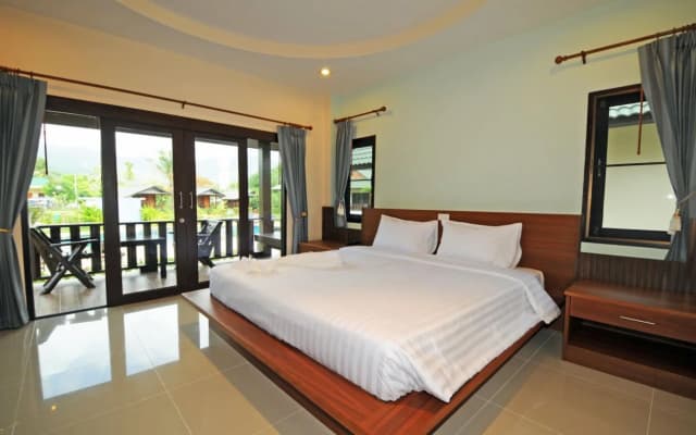 Phatcharee Resort - photo 2