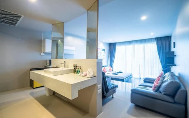 Spacious Studio in Karon With Direct Pool Access - photo 3