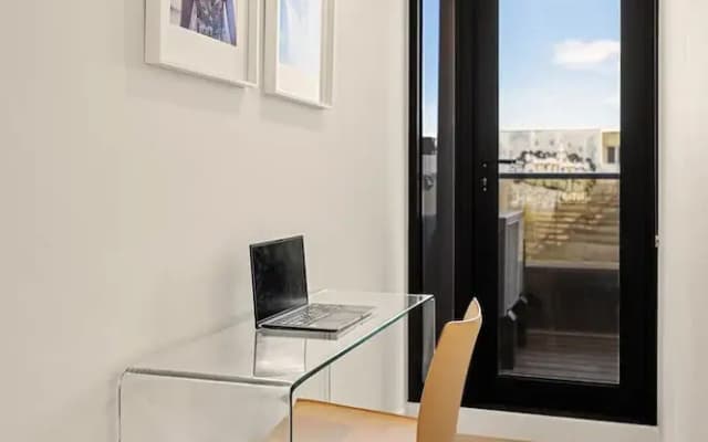 Bright 2-bed Apartment in Fitzroy's Heart - photo 5