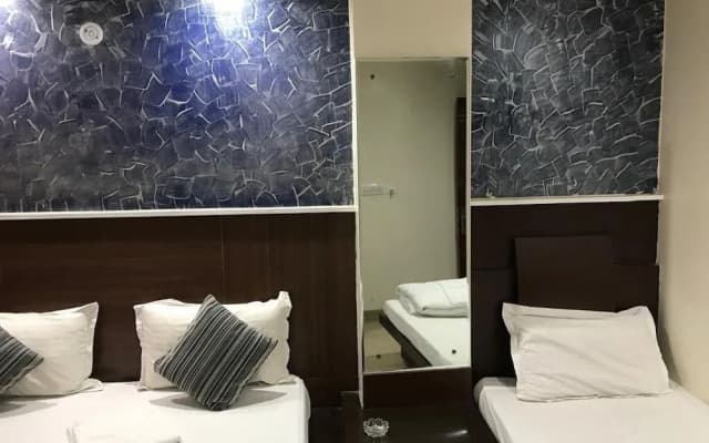 Hotel Udhav Palace - photo 4