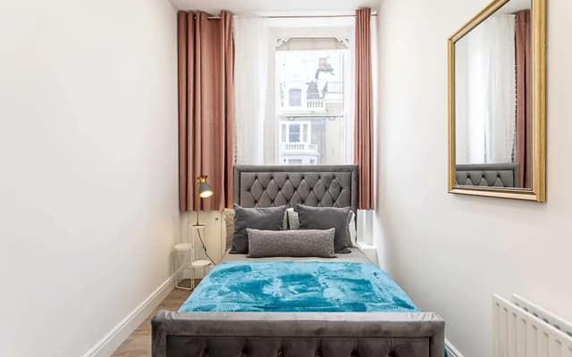 Charming Chelsea Flat - photo 5