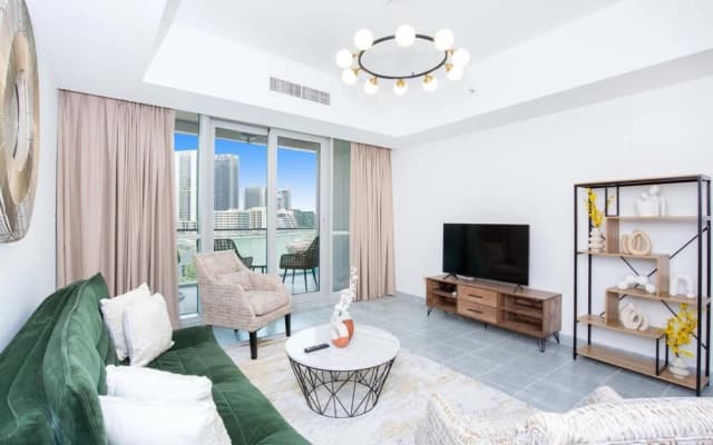 The Waves Exude Luxury 1 BR Waterfront - photo 2