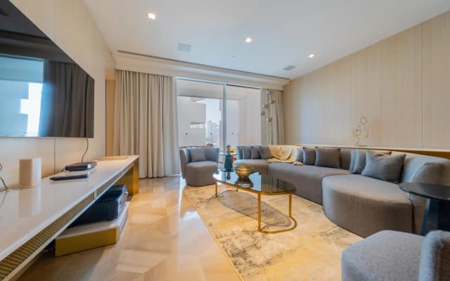 DXB - Five - 40608 - PJ - photo 3