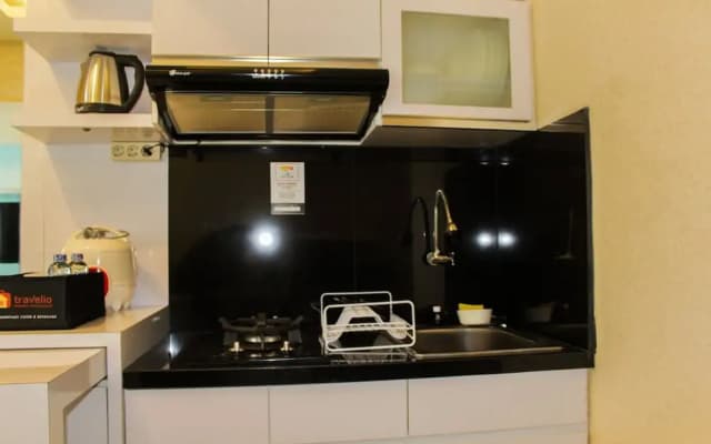 Minimalist and Homey 2BR Aparment at Green Pramuka near Mall - photo 4