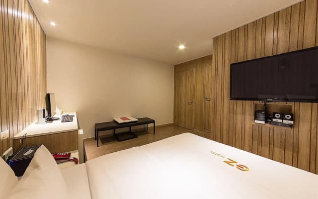 EZ Hotel - photo 2