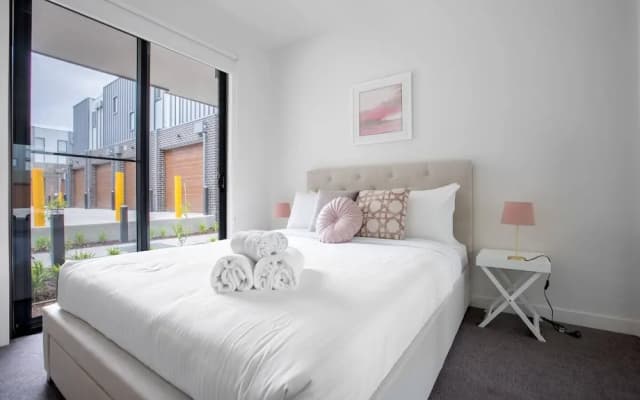 Designer Warm Home@mooneeponds+parking/wifi - photo 4