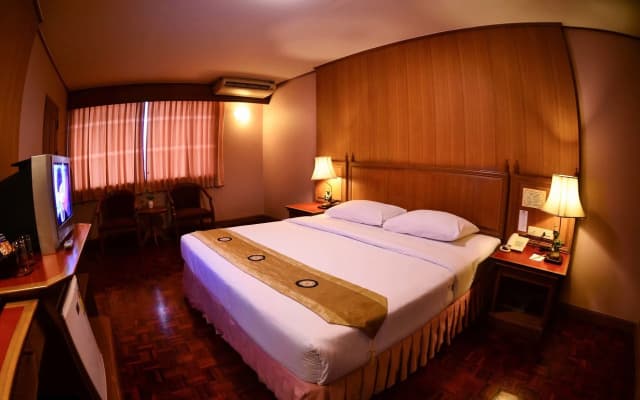 Silom Village Inn - photo 3