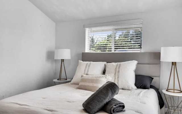 Design District Luxe 3BD Home - photo 3