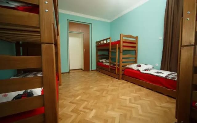 Red Wall Hostel - photo 3