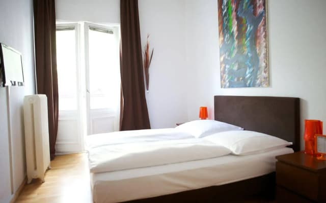 Tom's Hotel - photo 3