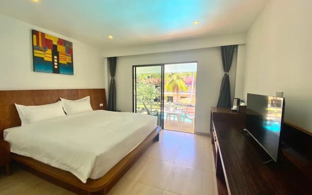 V Beach Resort - photo 4