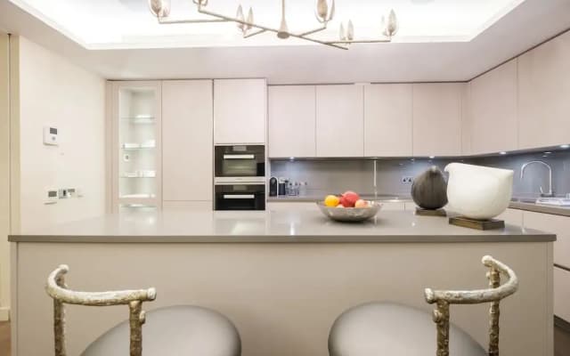 Luxury Home with 3 Bed 2 Bath in London - photo 4