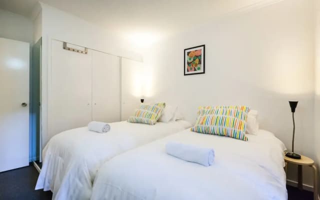 DAWN, 2BDR Carlton Apartment - photo 5