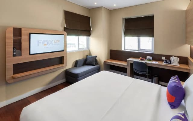 FOX Lite Hotel Grogol Jakarta - photo 4