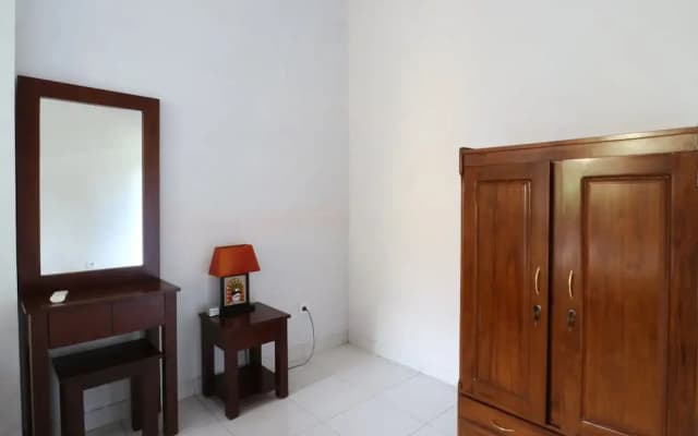 Oka Kartini Bungalows - photo 3