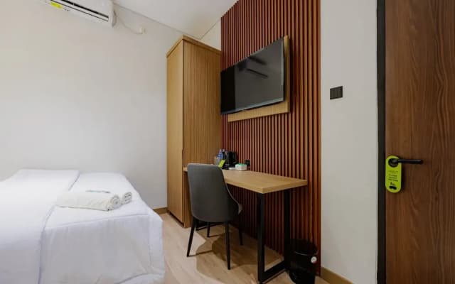 Urbanview Hotel Yampi TB Simatupang - photo 2