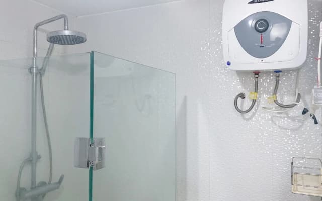 Warm And Comfort Living 1Br At 8Th Ambassade Kuningan Apartment - photo 4