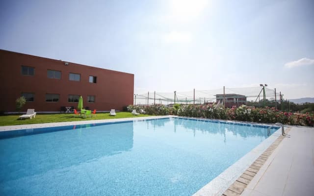 Luxurious 3 Bedroom Apartment - photo 2