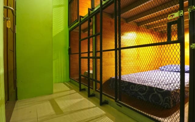 Kabin Kapsul Kayu Jati I Hostel - photo 3