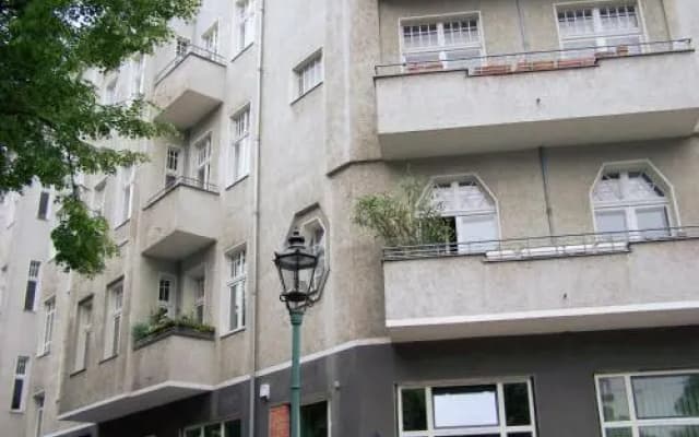 Elegante Altbauwohnung (CB1) - photo 2