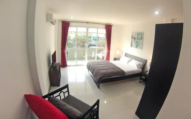 Surin Beach Rooms - photo 2