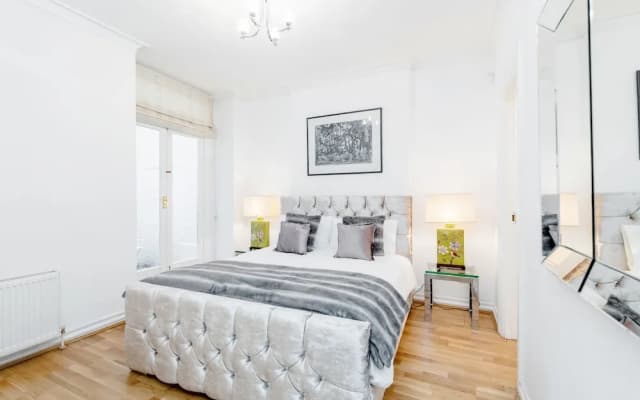 Earls Court Road Apartments - photo 3