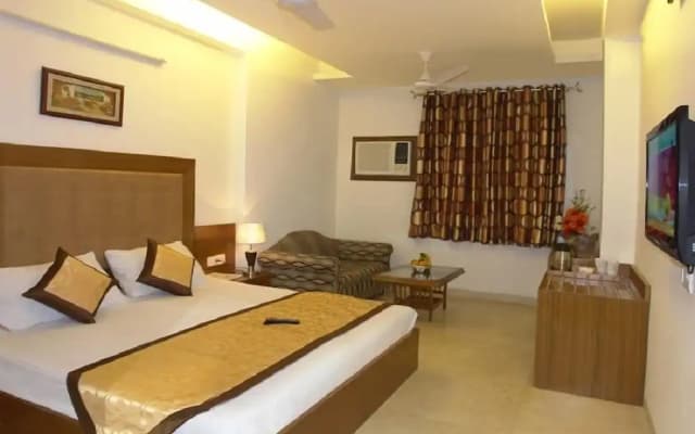 Hotel Apra Deluxe - photo 4