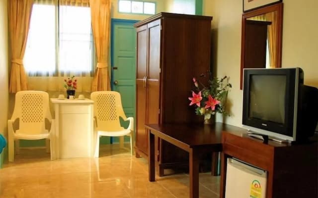 J Guesthouse - photo 2