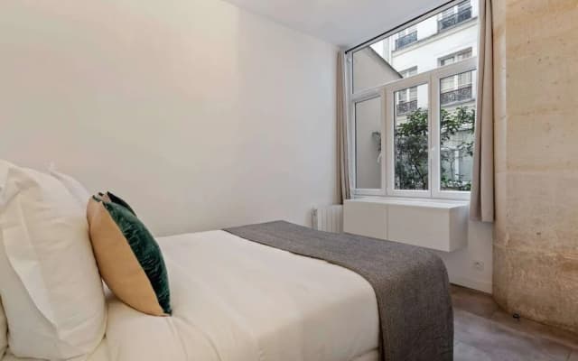 Contemporary & Comfortable 2 Bedroom Apartment in Paris - photo 2